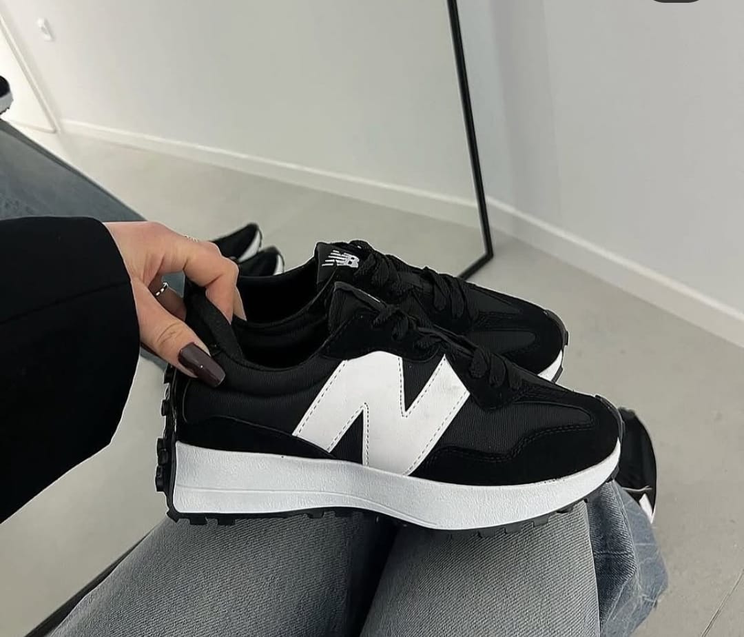 ⚡️327 – Black White