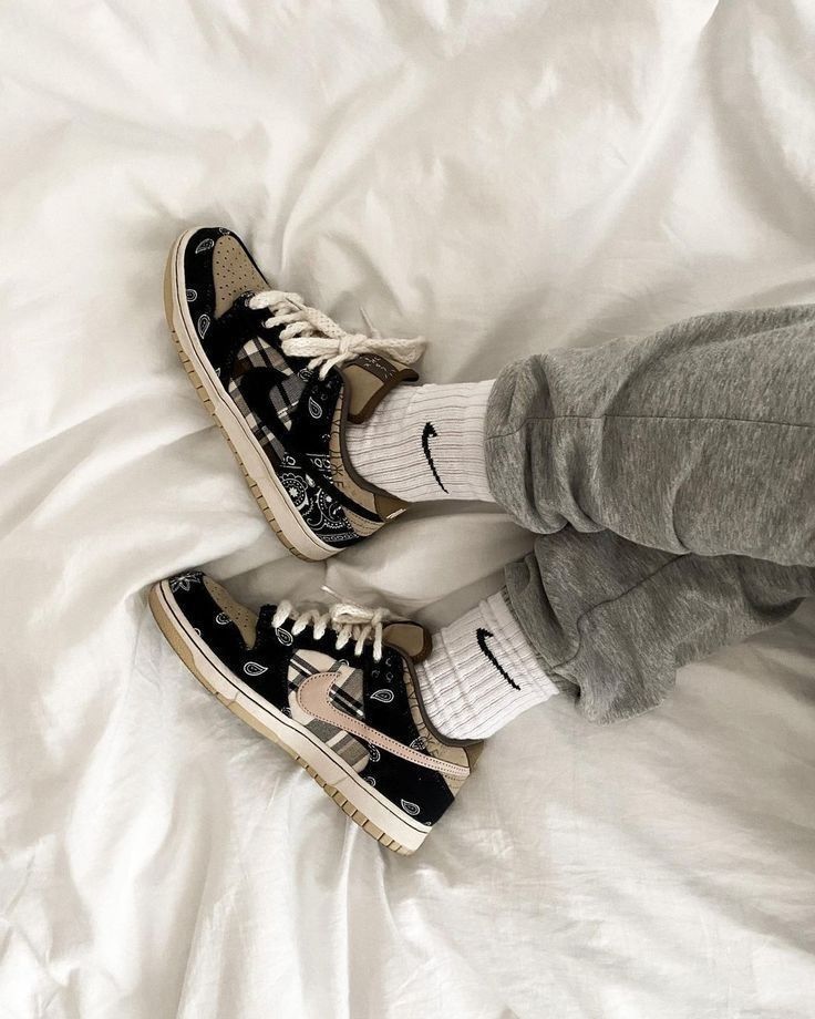 SB Dunk Low Bandana Edition – Semi UA