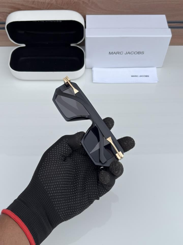 Marc Jacobs 8725 Black – Bold Luxury Statement