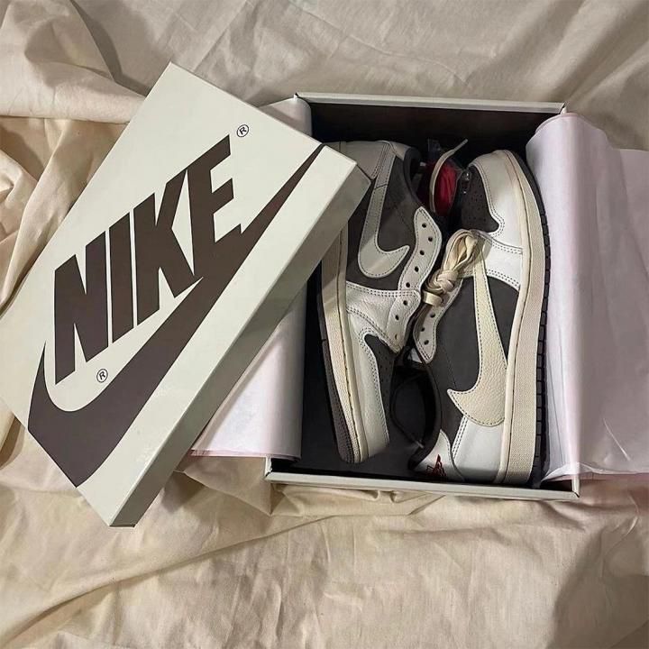 Travis Scott x Air Jordan 1 Low OG