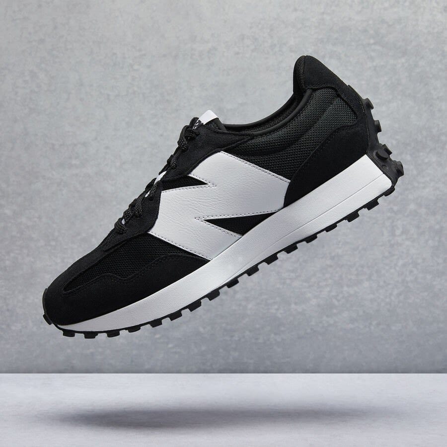 ⚡️327 – Black White