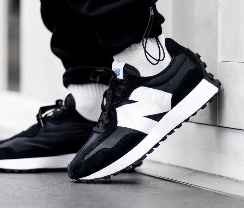 ⚡️327 – Black White