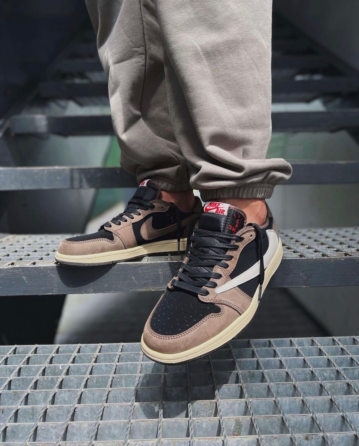🌪 Travis Scott x AJ1 Low OG – Dark Mocha