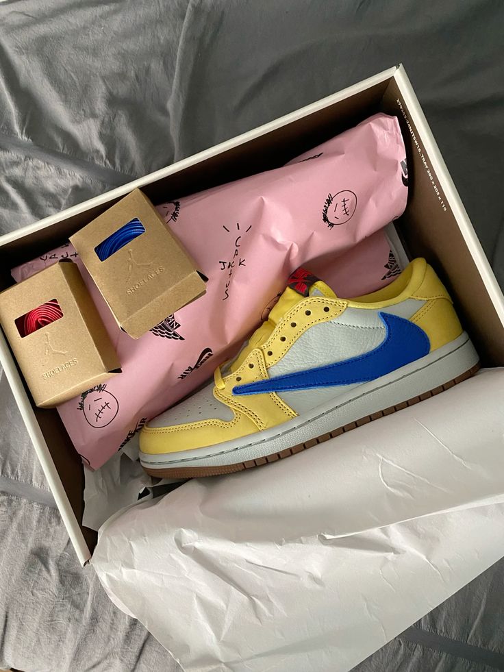 Air Jordan 1 Low X “Travis Scott Canary”