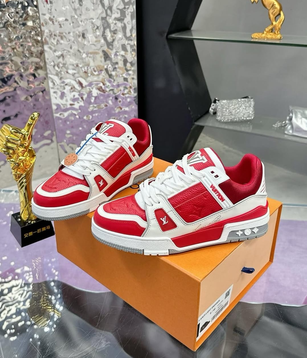 LV Trainer Signature Red White