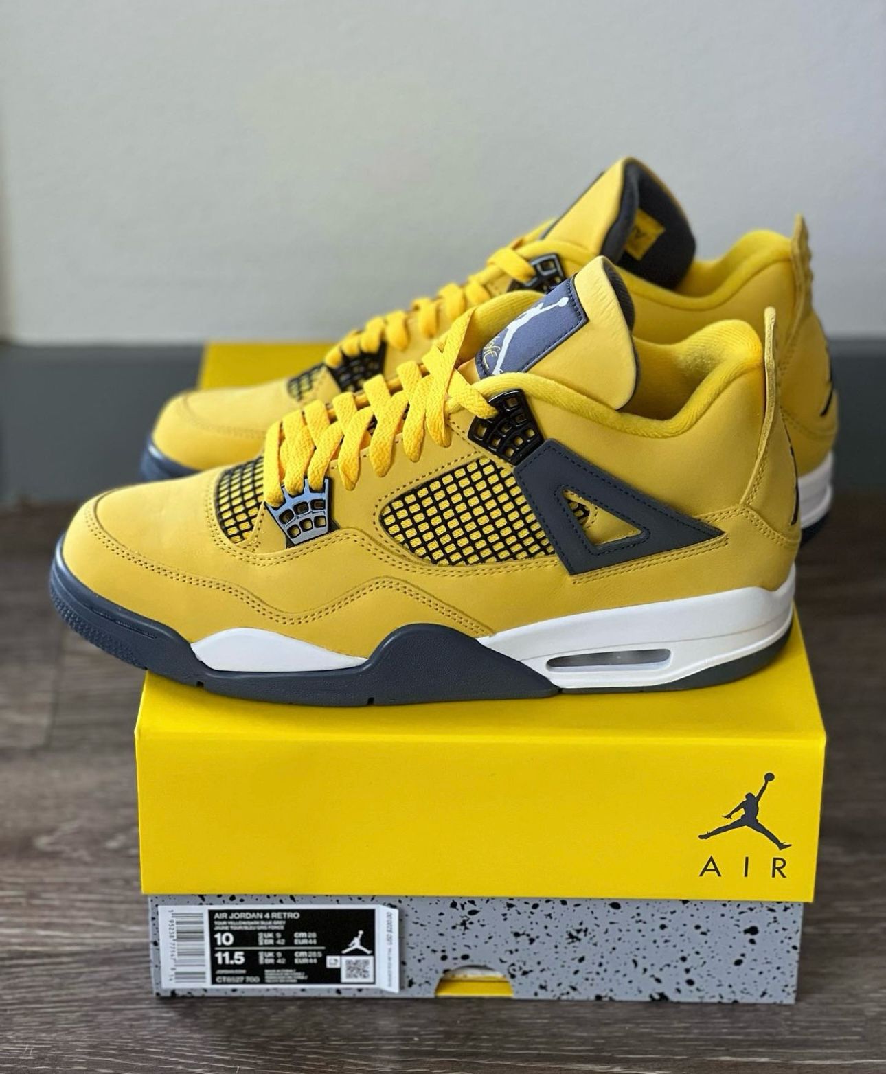 Air jordan 4 Lightning Semi UA