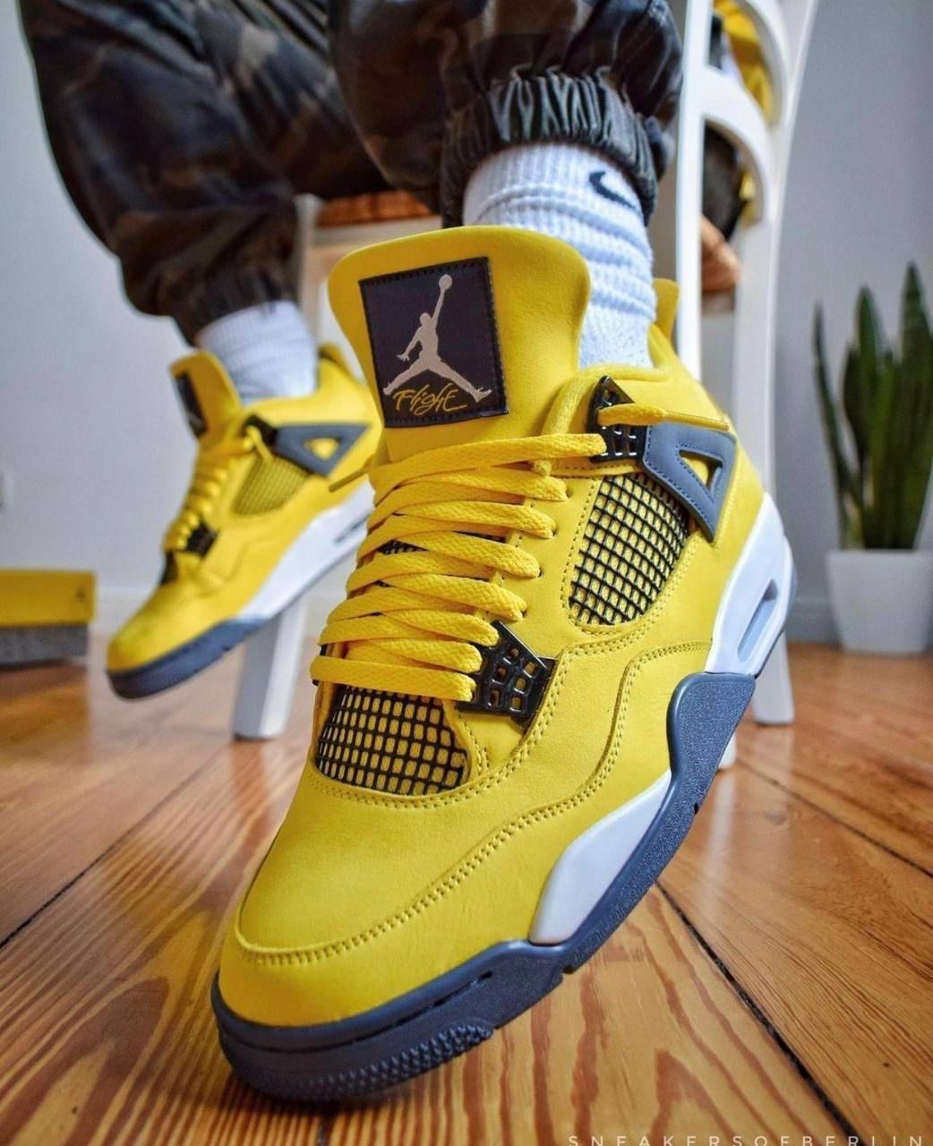 Air jordan 4 Lightning Semi UA