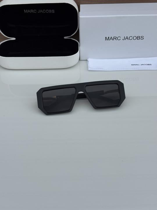 Marc Jacobs 8725 Black – Bold Luxury Statement